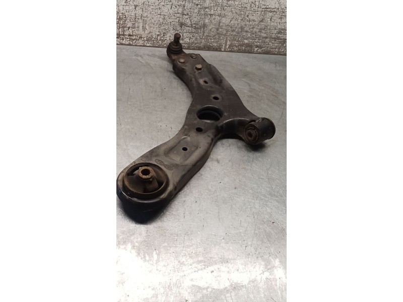 Recambio de brazo suspension inferior delantero izquierdo para kia carens iv 1.7 crdi referencia OEM IAM   13