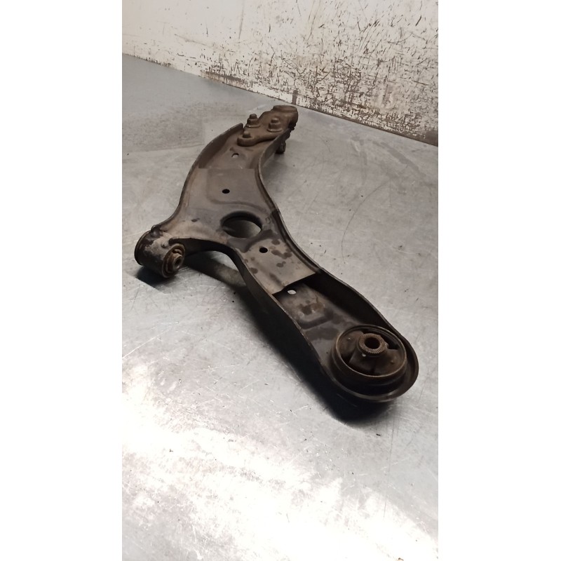 Recambio de brazo suspension inferior delantero izquierdo para kia carens iv 1.7 crdi referencia OEM IAM   13