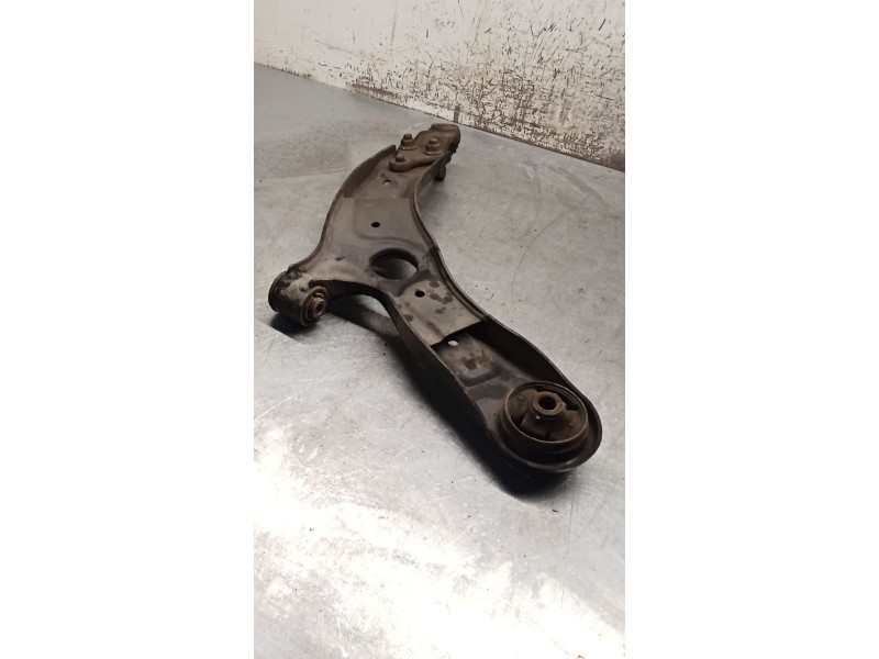 Recambio de brazo suspension inferior delantero izquierdo para kia carens iv 1.7 crdi referencia OEM IAM   13
