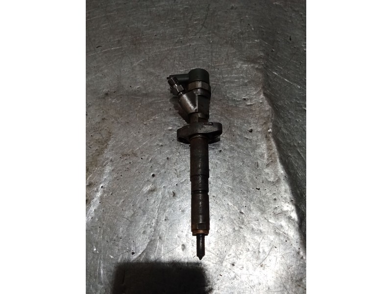 Recambio de inyector para renault master ii caja/chasis (ed/hd/ud) 2.2 dci 90 referencia OEM IAM 0445110063 8200010075 BOSCH