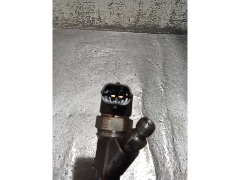 Recambio de inyector para renault master ii caja/chasis (ed/hd/ud) 2.2 dci 90 referencia OEM IAM 0445110063 8200010075 BOSCH