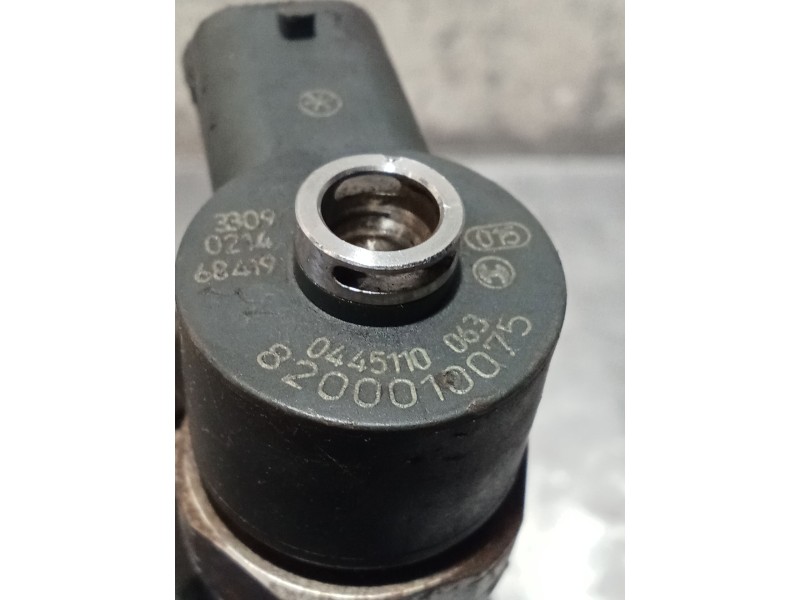 Recambio de inyector para renault master ii caja/chasis (ed/hd/ud) 2.2 dci 90 referencia OEM IAM 0445110063 8200010075 BOSCH