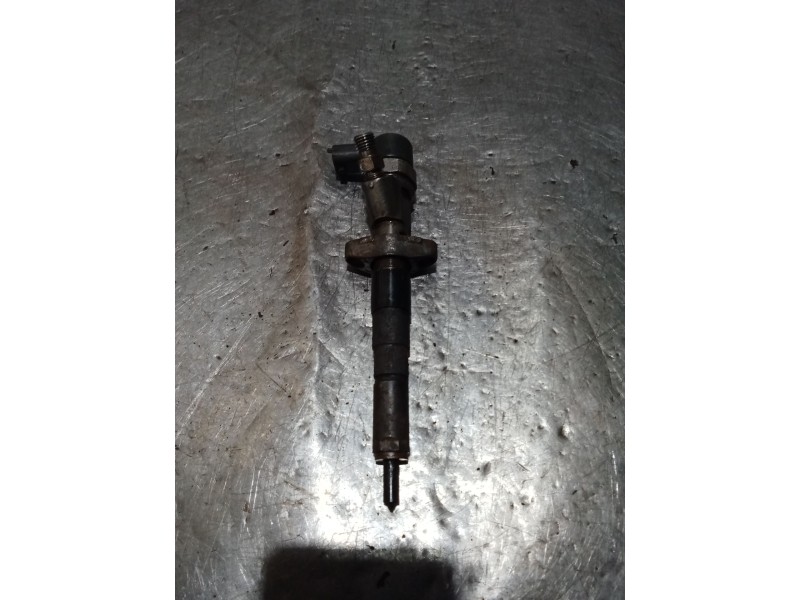 Recambio de inyector para renault master ii caja/chasis (ed/hd/ud) 2.2 dci 90 referencia OEM IAM 0445110063 8200010075 BOSCH