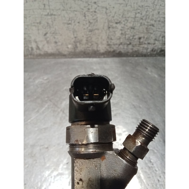 Recambio de inyector para renault master ii caja/chasis (ed/hd/ud) 2.2 dci 90 referencia OEM IAM 0445110063 8200010075 BOSCH