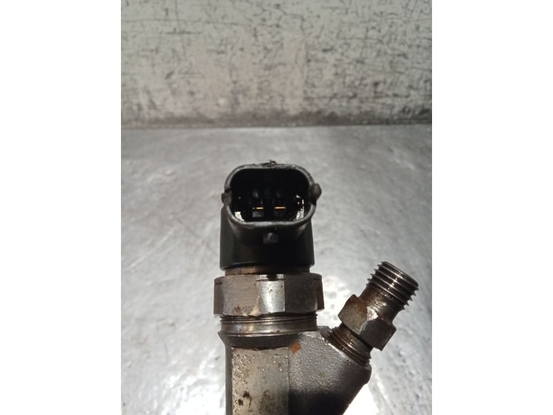 Recambio de inyector para renault master ii caja/chasis (ed/hd/ud) 2.2 dci 90 referencia OEM IAM 0445110063 8200010075 BOSCH