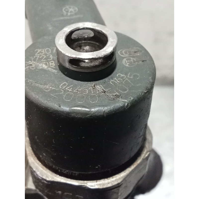 Recambio de inyector para renault master ii caja/chasis (ed/hd/ud) 2.2 dci 90 referencia OEM IAM 0445110063 8200010075 BOSCH