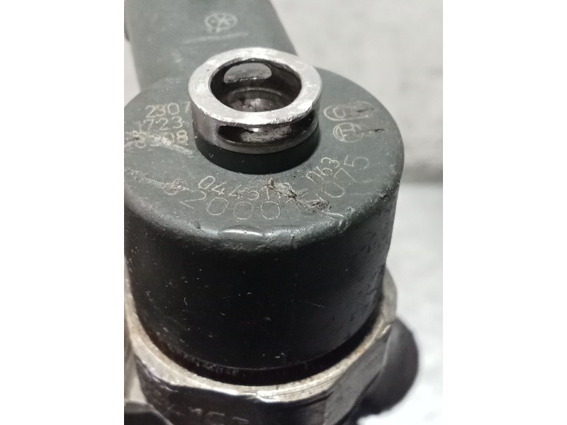 Recambio de inyector para renault master ii caja/chasis (ed/hd/ud) 2.2 dci 90 referencia OEM IAM 0445110063 8200010075 BOSCH