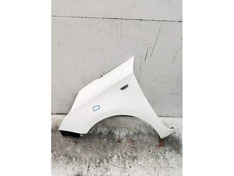 Recambio de aleta delantera izquierda para kia carens iv 1.7 crdi referencia OEM IAM   