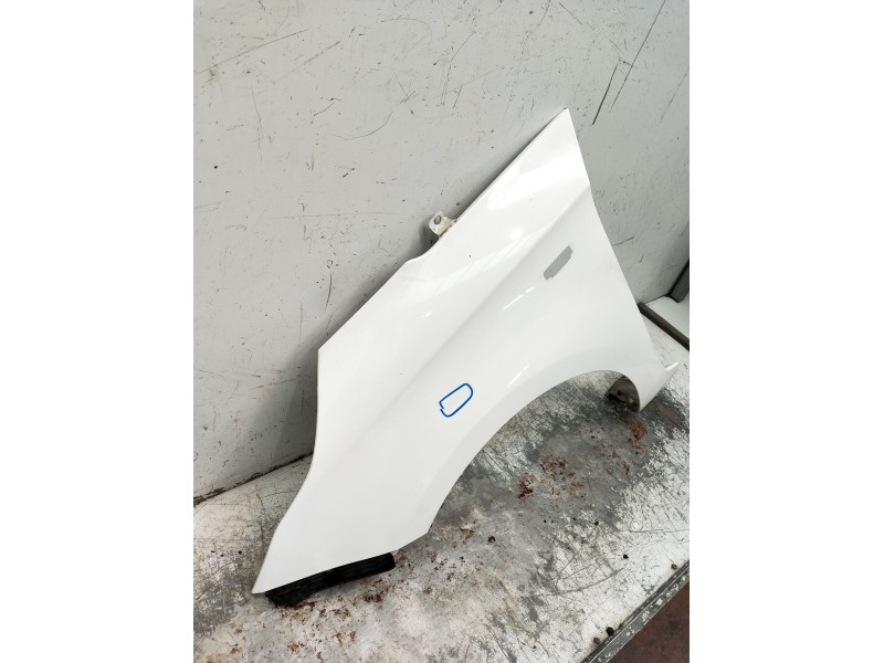 Recambio de aleta delantera izquierda para kia carens iv 1.7 crdi referencia OEM IAM   