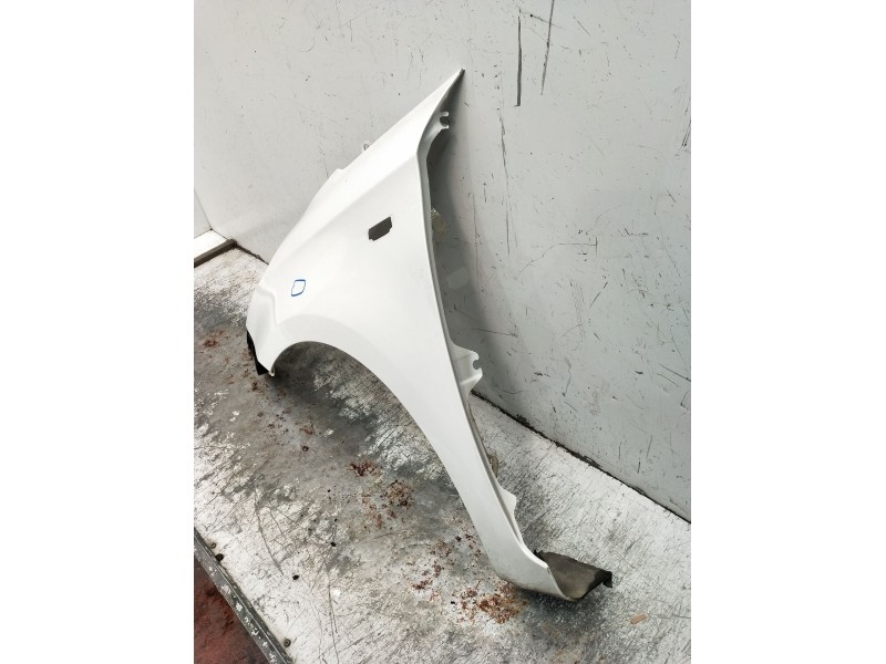 Recambio de aleta delantera izquierda para kia carens iv 1.7 crdi referencia OEM IAM   