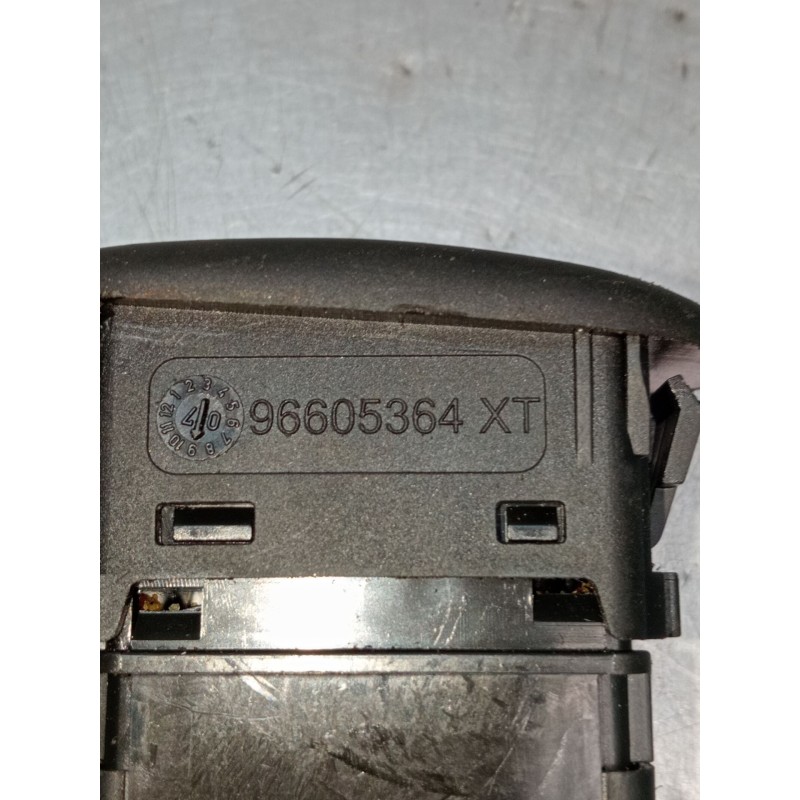 Recambio de mando elevalunas delantero derecho para citroën c3 i (fc_, fn_) 1.4 i referencia OEM IAM 96605364XT  2006