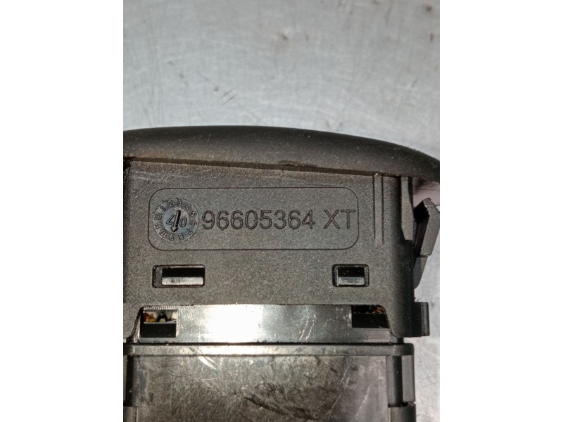 Recambio de mando elevalunas delantero derecho para citroën c3 i (fc_, fn_) 1.4 i referencia OEM IAM 96605364XT  2006