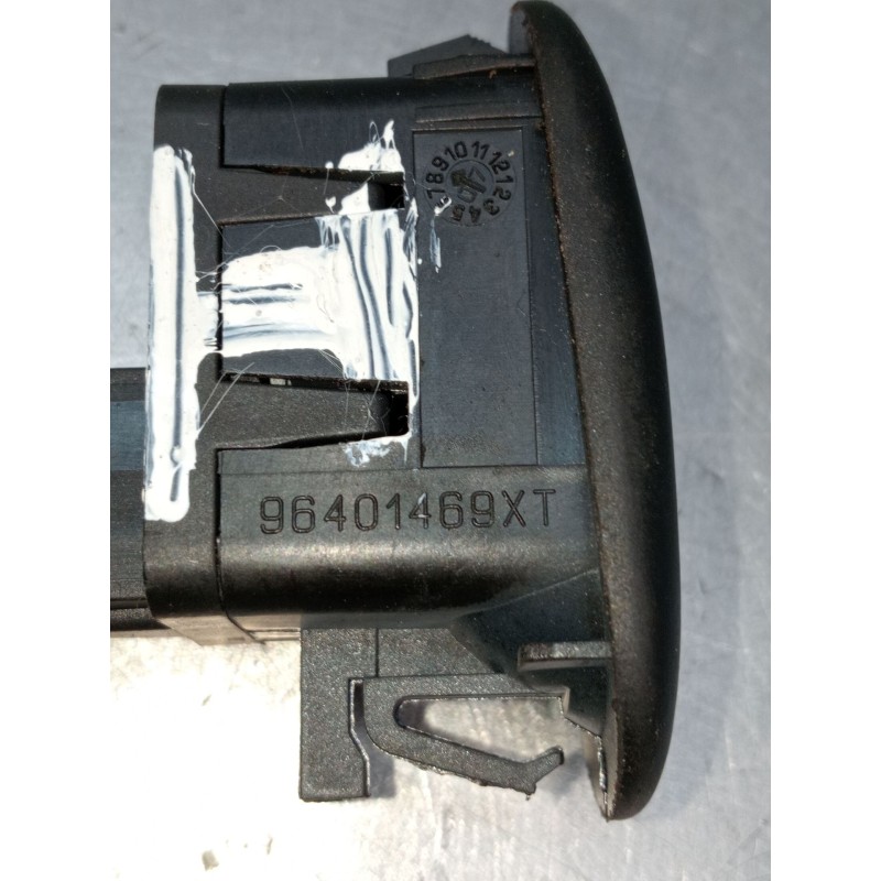 Recambio de mando elevalunas delantero izquierdo para citroën c3 i (fc_, fn_) 1.4 i referencia OEM IAM 96401469XT  2006