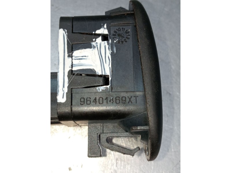 Recambio de mando elevalunas delantero izquierdo para citroën c3 i (fc_, fn_) 1.4 i referencia OEM IAM 96401469XT  2006