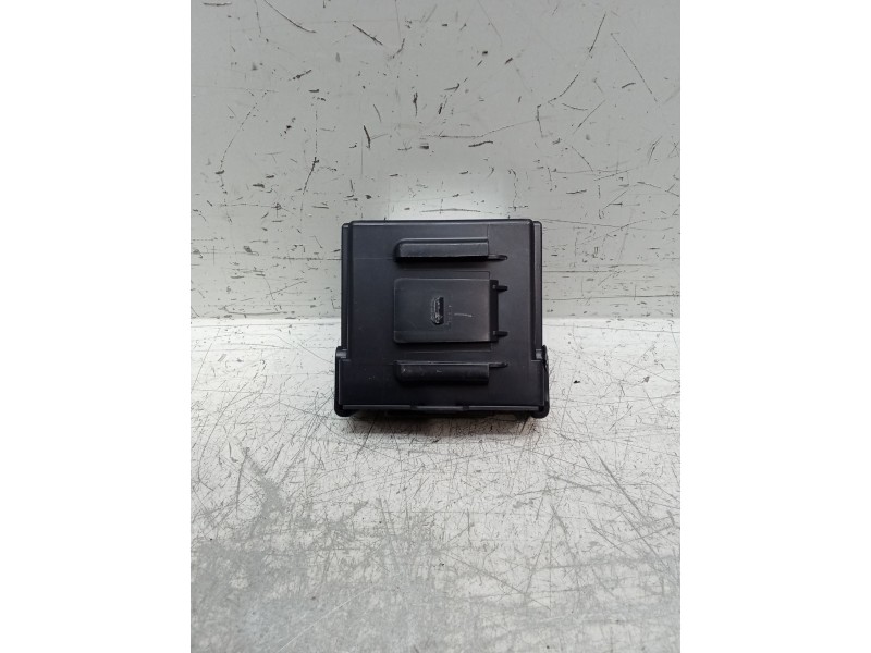 Recambio de modulo electronico para renault arkana i (lcm_, ldn_) 1.6 e-tech 145 (ldmu) referencia OEM IAM 284E77557R 1561626 