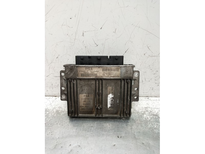 Recambio de centralita motor uce para citroën saxo (s0, s1) 1.4 vts referencia OEM IAM 963770598007 S200021 9637705980 1999