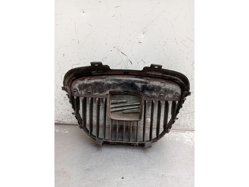 Recambio de rejilla delantera para seat cordoba (6l2) 1.4 tdi referencia OEM IAM   2002