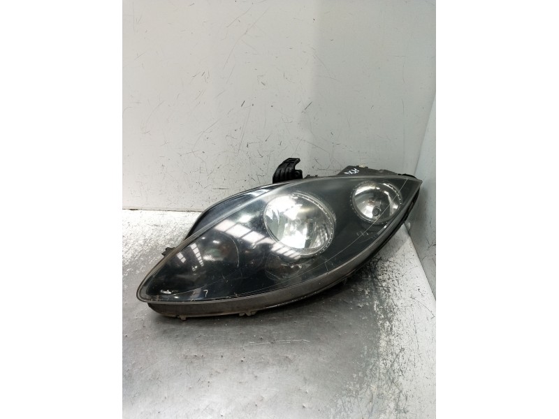 Recambio de faro derecho para seat leon (1p1) 2.0 tdi 16v referencia OEM IAM   2005