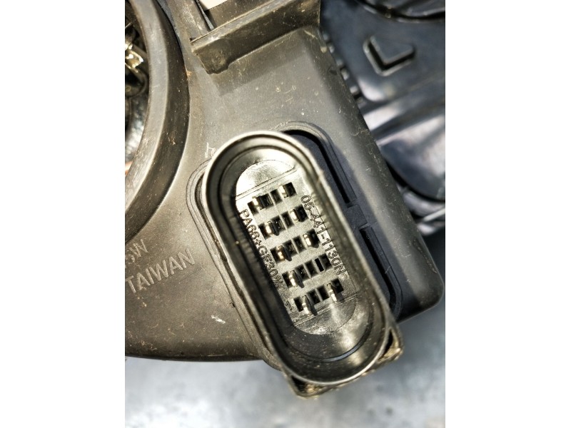 Recambio de faro derecho para seat leon (1p1) 2.0 tdi 16v referencia OEM IAM   2005