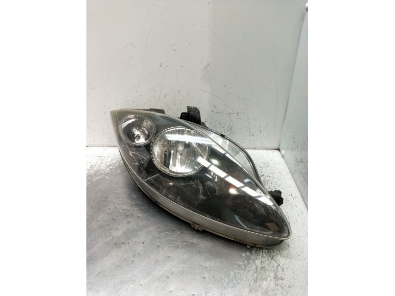 Recambio de faro izquierdo para seat leon (1p1) 2.0 tdi 16v referencia OEM IAM 5P1941006A 89309820 2005