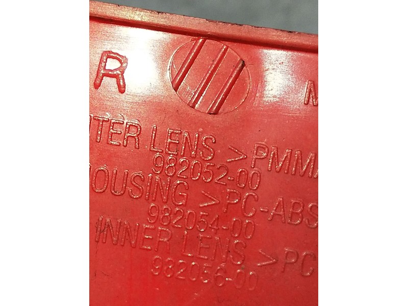 Recambio de piloto trasero derecho para seat leon (1p1) 2.0 tdi 16v referencia OEM IAM 98205200 98205400 98205600 2005