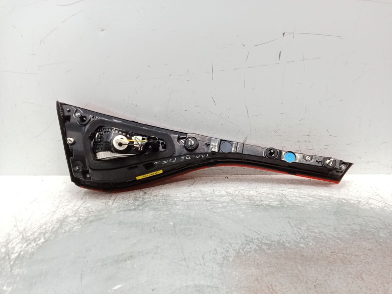 Recambio de piloto trasero derecho interior para renault arkana i (lcm_, ldn_) 1.6 e-tech 145 (ldmu) referencia OEM IAM 26550950