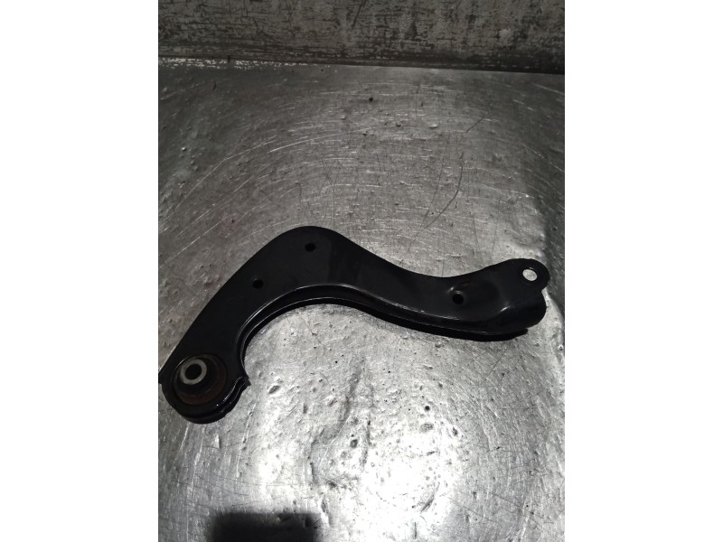 Recambio de brazo suspension superior trasero derecho para toyota c-hr (_x1_) 1.8 hybrid (zyx10_, zyx11_) referencia OEM IAM 672