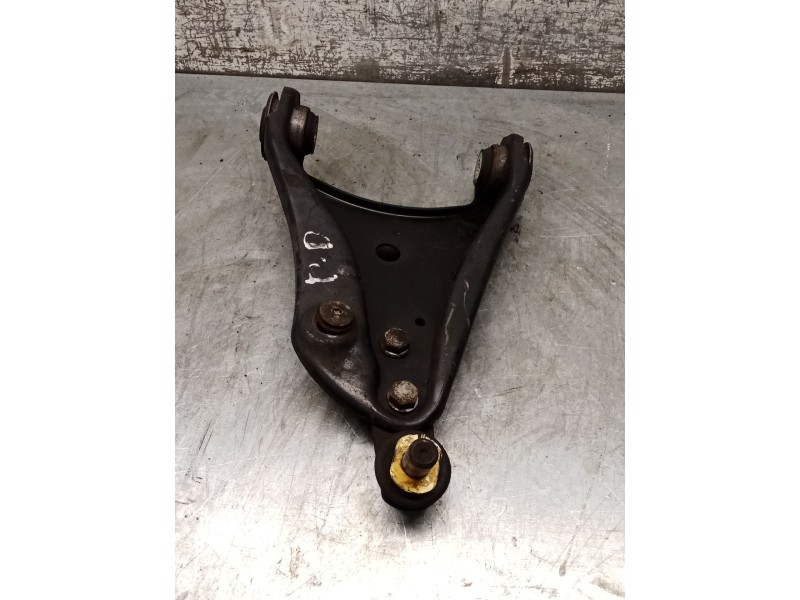 Recambio de brazo suspension inferior delantero derecho para renault twingo ii (cn0_) 1.2 (cn0d) referencia OEM IAM   07