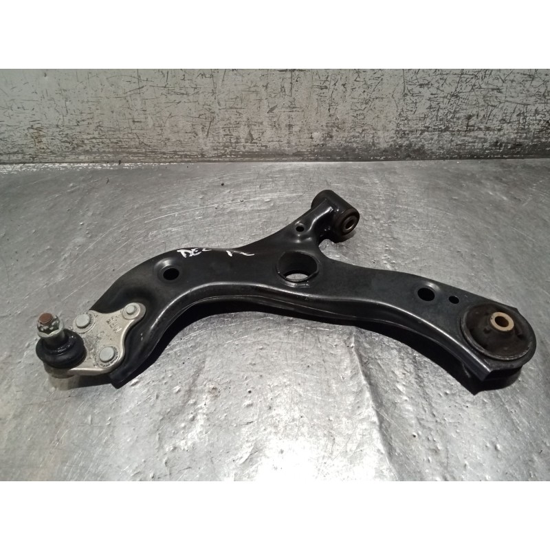 Recambio de brazo suspension inferior delantero izquierdo para toyota c-hr (_x1_) 1.8 hybrid (zyx10_, zyx11_) referencia OEM IAM
