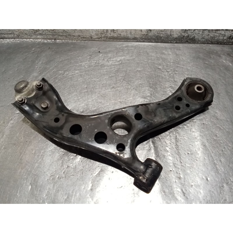 Recambio de brazo suspension inferior delantero izquierdo para toyota c-hr (_x1_) 1.8 hybrid (zyx10_, zyx11_) referencia OEM IAM
