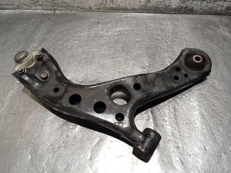 Recambio de brazo suspension inferior delantero izquierdo para toyota c-hr (_x1_) 1.8 hybrid (zyx10_, zyx11_) referencia OEM IAM