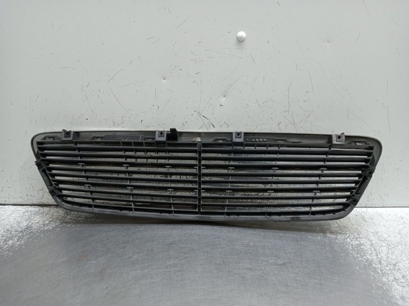 Recambio de rejilla delantera para mercedes-benz clase c (w203) c 220 cdi (203.006) referencia OEM IAM   2000