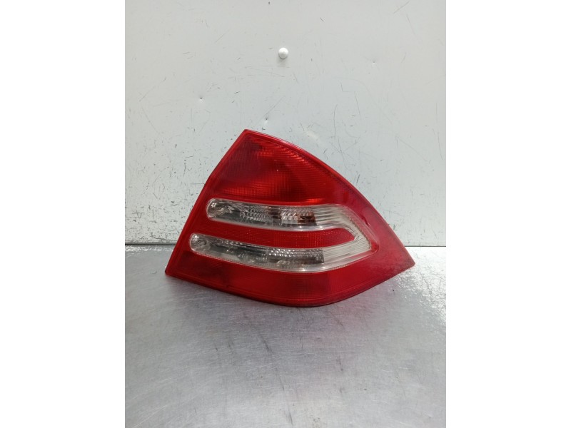 Recambio de piloto trasero derecho para mercedes-benz clase c (w203) c 220 cdi (203.006) referencia OEM IAM   2000