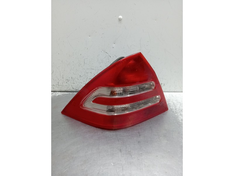 Recambio de piloto trasero izquierdo para mercedes-benz clase c (w203) c 220 cdi (203.006) referencia OEM IAM 2038200164L  2000