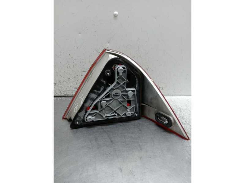 Recambio de piloto trasero izquierdo para mercedes-benz clase c (w203) c 220 cdi (203.006) referencia OEM IAM 2038200164L  2000