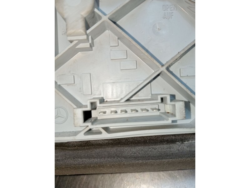 Recambio de piloto trasero izquierdo para mercedes-benz clase c (w203) c 220 cdi (203.006) referencia OEM IAM 2038200164L  2000