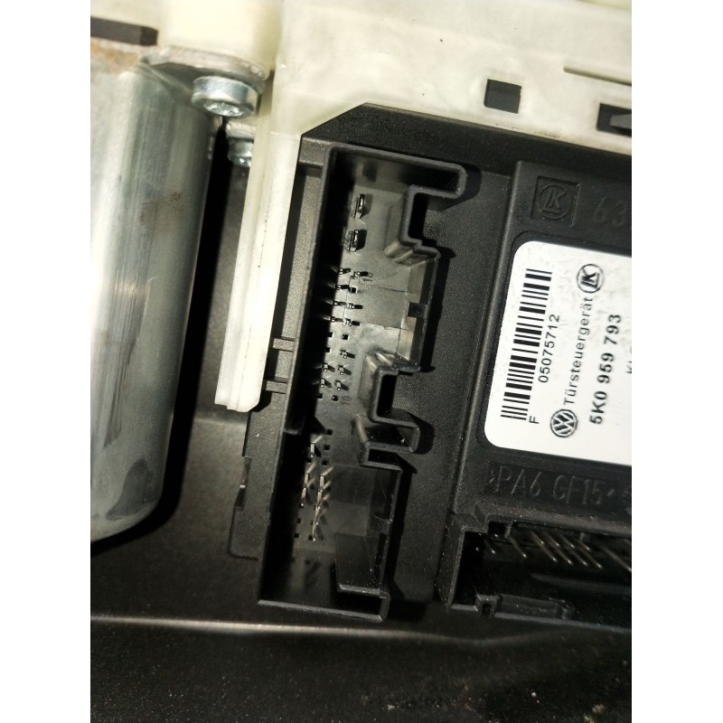 Recambio de elevalunas delantero izquierdo para volkswagen golf vi (5k1) 1.6 tdi referencia OEM IAM 5K1837729T 5P 5K0837461D 200