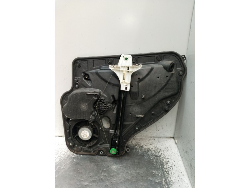 Recambio de elevalunas trasero izquierdo para volkswagen golf vi (5k1) 1.6 tdi referencia OEM IAM 5K4839729J 5P 2009