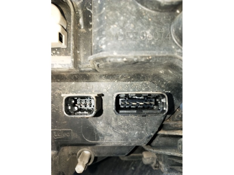 Recambio de faro derecho para renault laguna iii (bt0/1) 1.5 dci (bt00, bt0a, bt0t, bt1j) referencia OEM IAM 260105823R 89905212