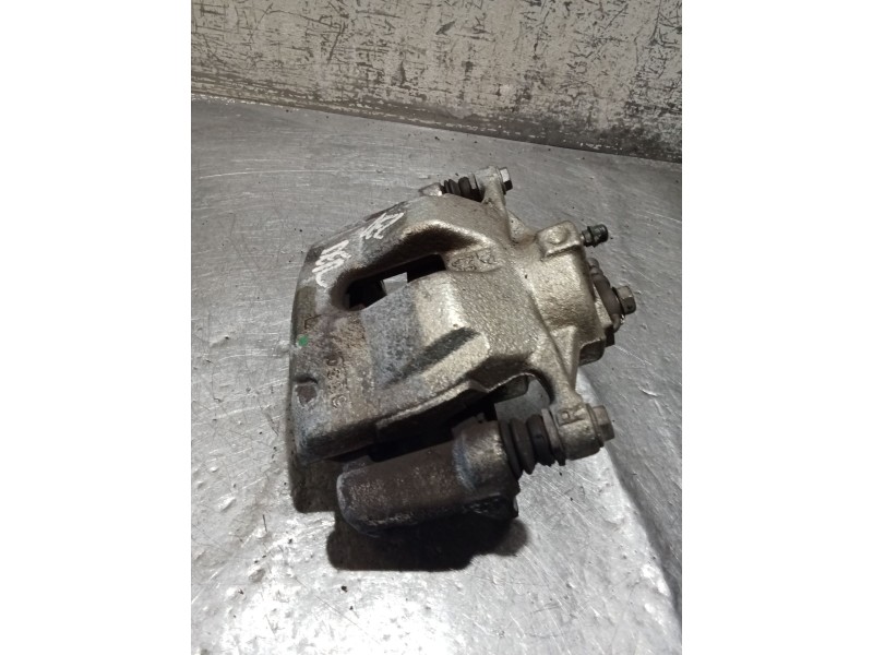 Recambio de pinza freno delantera derecha para toyota c-hr (_x1_) 1.8 hybrid (zyx10_, zyx11_) referencia OEM IAM   16