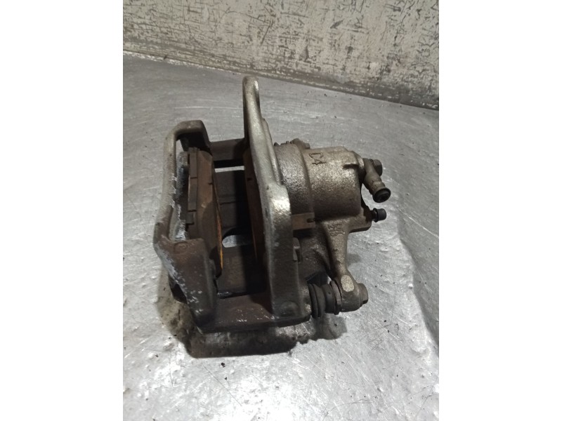 Recambio de pinza freno delantera derecha para toyota c-hr (_x1_) 1.8 hybrid (zyx10_, zyx11_) referencia OEM IAM   16