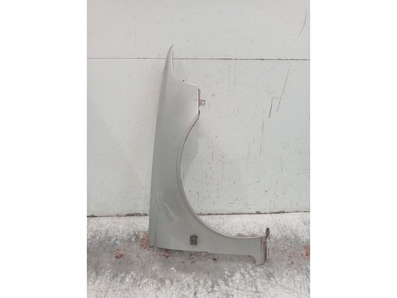 Recambio de aleta delantera derecha para volvo v40 station wagon (645) 1.9 di referencia OEM IAM   2000