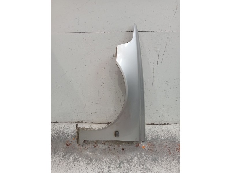 Recambio de aleta delantera izquierda para volvo v40 station wagon (645) 1.9 di referencia OEM IAM   2000