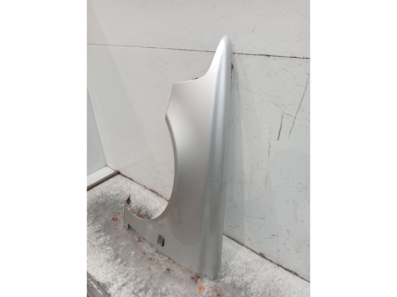 Recambio de aleta delantera izquierda para volvo v40 station wagon (645) 1.9 di referencia OEM IAM   2000