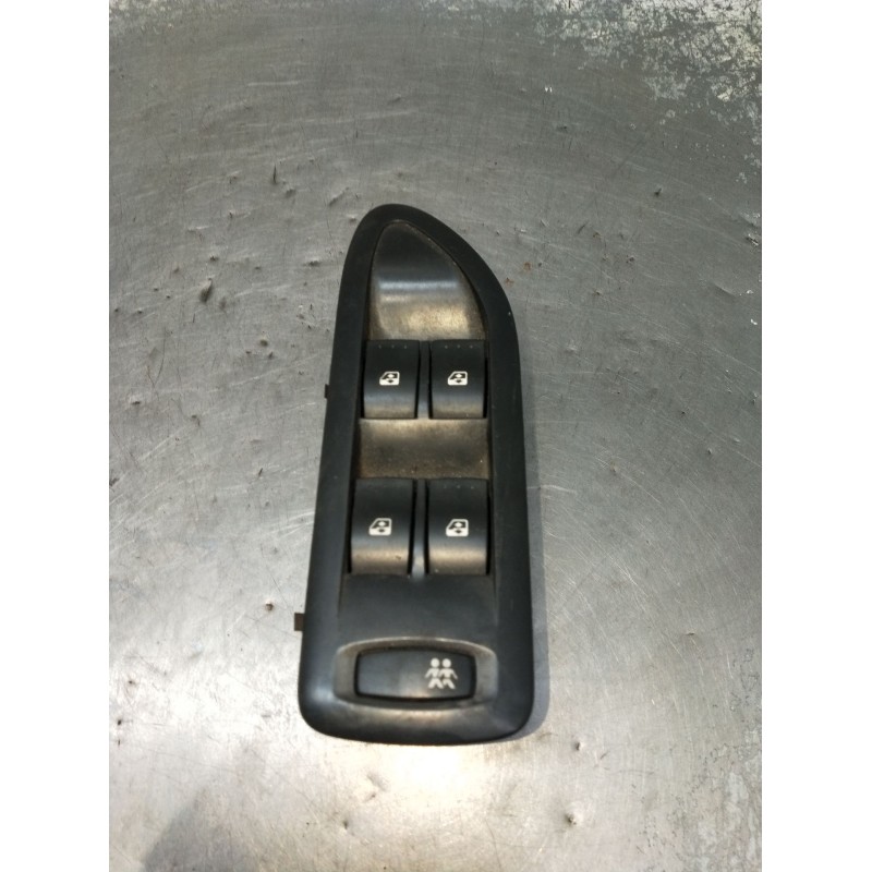 Recambio de mando elevalunas delantero izquierdo para renault laguna ii (bg0/1_) 1.9 dci (bg08, bg0g) referencia OEM IAM  5P 200