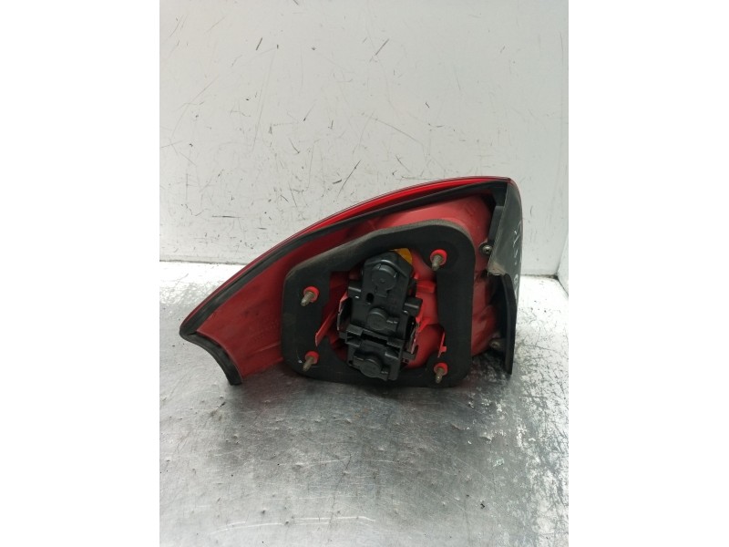 Recambio de piloto trasero derecho para audi a6 c5 (4b2, 4b4) 2.4 referencia OEM IAM 4B5945096  