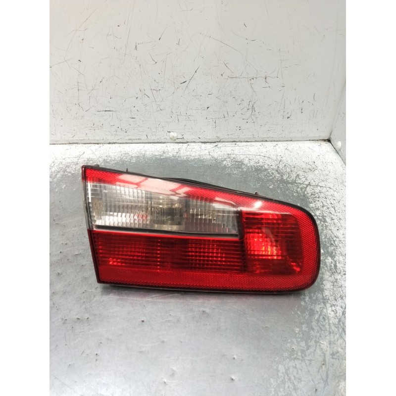 Recambio de piloto trasero izquierdo interior para renault laguna ii (bg0/1_) 1.9 dci (bg08, bg0g) referencia OEM IAM   2002