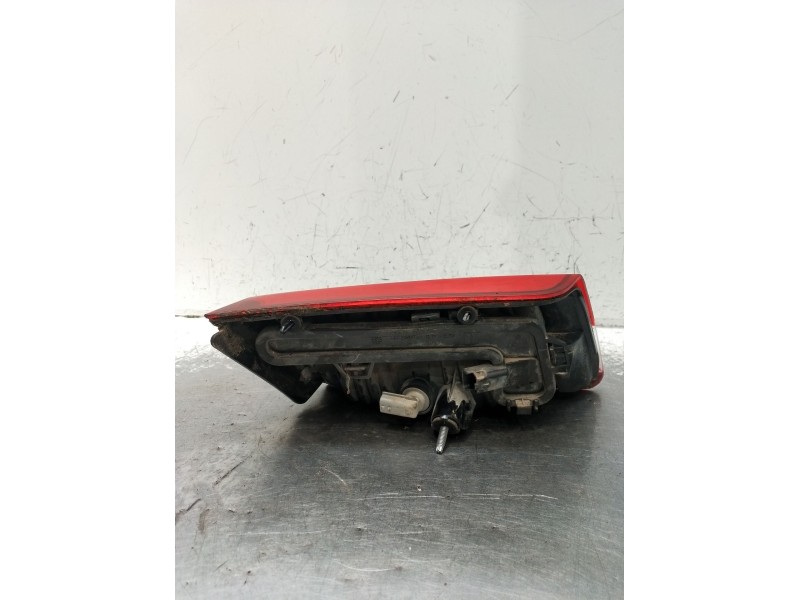 Recambio de piloto trasero derecho interior para renault laguna iii (bt0/1) 1.5 dci (bt00, bt0a, bt0t, bt1j) referencia OEM IAM 