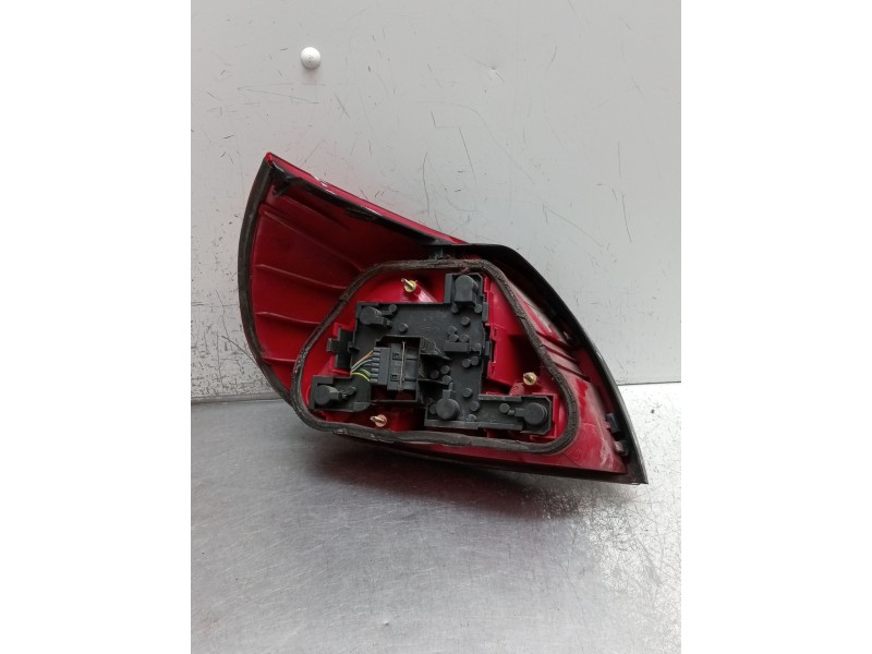 Recambio de piloto trasero derecho para ford mondeo ii sedán (bfp) 1.8 td referencia OEM IAM   