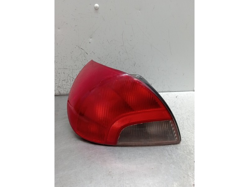 Recambio de piloto trasero izquierdo para ford mondeo ii sedán (bfp) 1.8 td referencia OEM IAM   